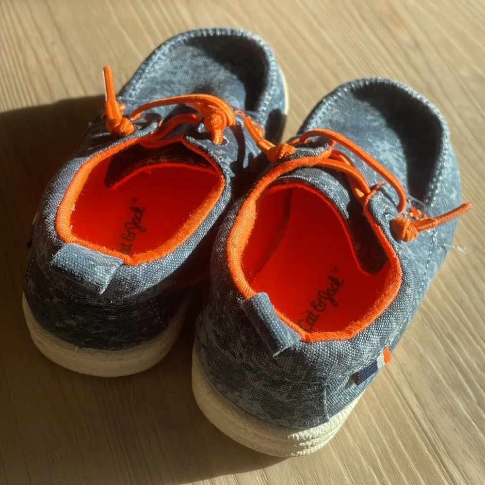 Cat and jack blue abstract slip in sneakers size 6